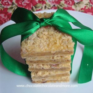 Cream Cheese Squares-The flavor of a cheesecake, but in a bar and with a yummy crumb topping!
