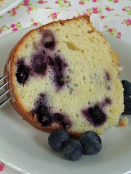 Lemon Blueberry Pound Cake from www.chocolatechocolateandmore.com