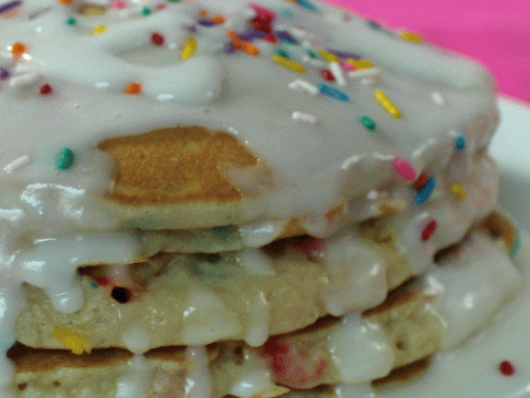 Birthday Cake Pancakes | cake batter pancakes dessert for breakfast
