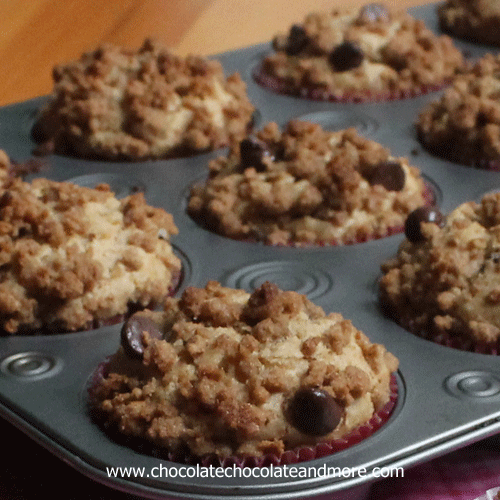 Chocolate Chip Graham Cracker Muffins, it's like eating a cookie for Breakfast, from Chocolatechocolateandmore.com