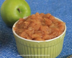 Crockpot Applesauce-use the slow cooker to make fresh applesauce any time!