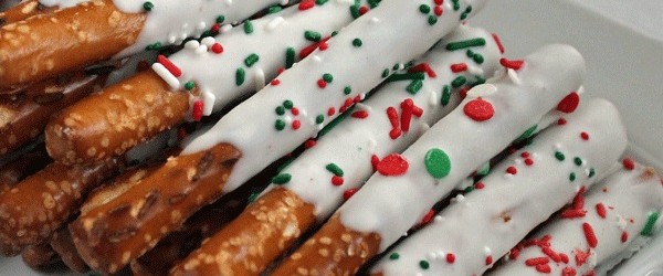 White Chocolate Dipped Pretzel Rods-easy to make and always make a great impression! Change up the sprinkles to match any holiday or occasion.