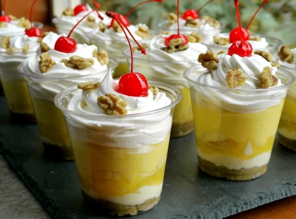 50 Pastel Desserts for Spring: Individual No-Bake Banana Split Cakes