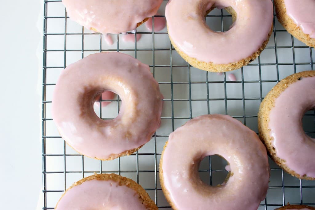 50 Pastel Desserts for Spring: Ruhbard & Vanilla Bean Donuts