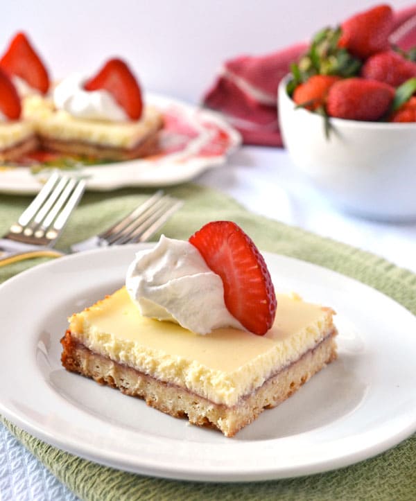 50 Pastel Desserts for Spring: Strawberry Lemonade Shortbread Bars