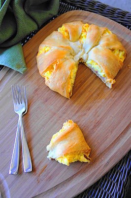 50 Easy to Make Breakfast Recipes: Bacon, Egg & Cheese Ring