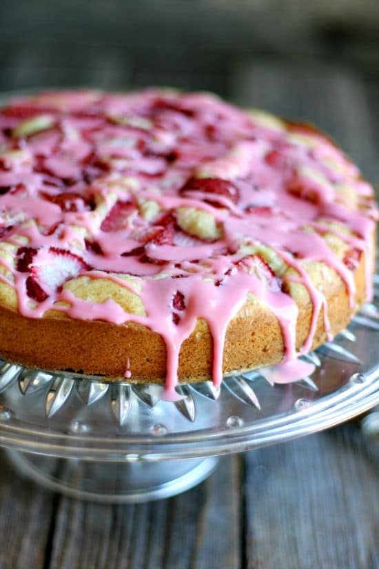 50 Easy to Make Breakfast Recipes: Strawberry and Jam Coffee Cake