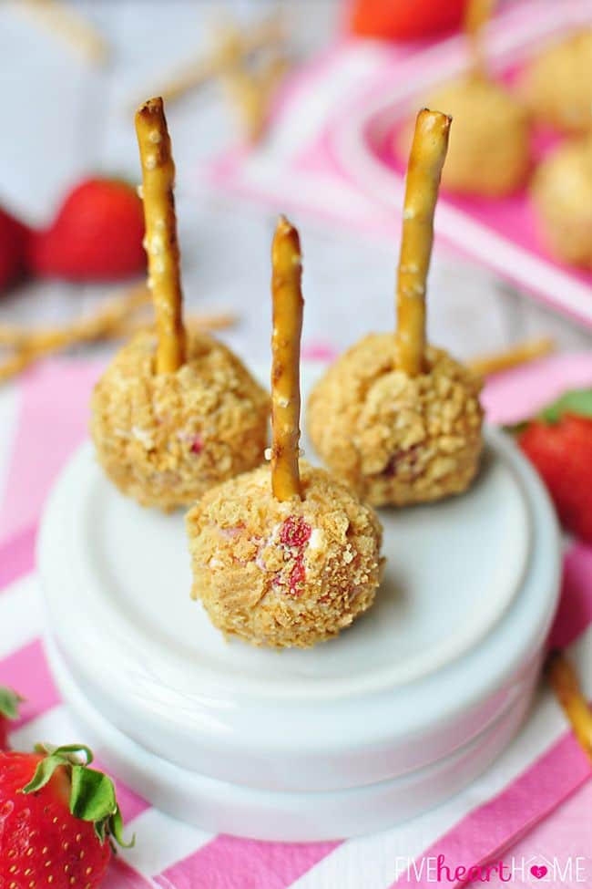 50 No Bake Treats: Strawberry Graham Cheese Ball Bites