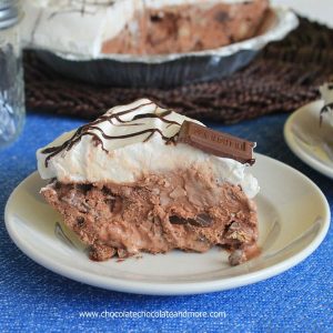 Chocolate Candy Bar Ice Cream Pie-an easy dessert to cool down on a hot day and the kids loving help make it!