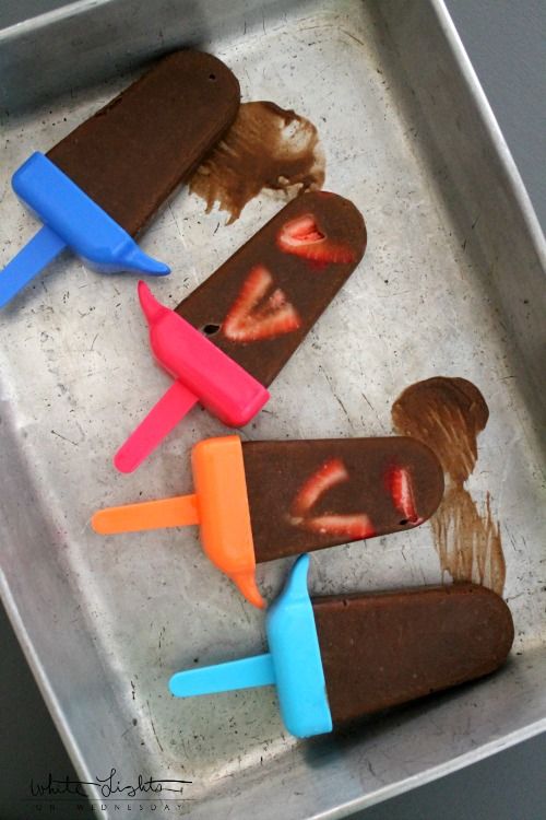 50 Popsicles: Chocolate Covered Strawberry Pudding Pops
