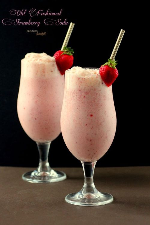 100 Frozen Drinks: Old Fashioned Strawberry Soda