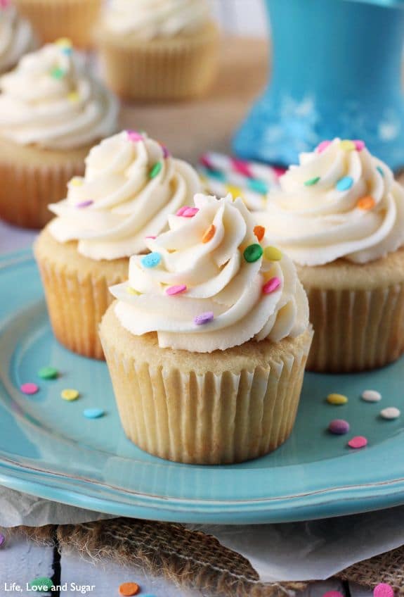 50 Very Vanilla Recipes: Perfect Moist and Fluffy Vanilla Cupcakes