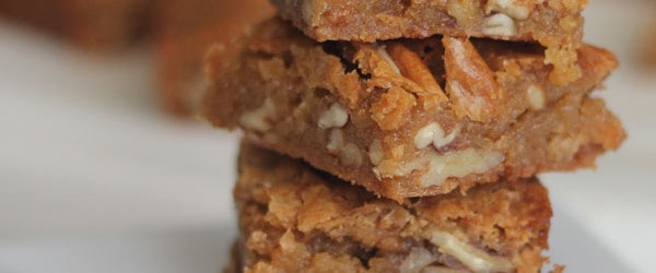 Pecan Praline Blondies-these bars are full of rich vanilla flavor and lots of pecans!