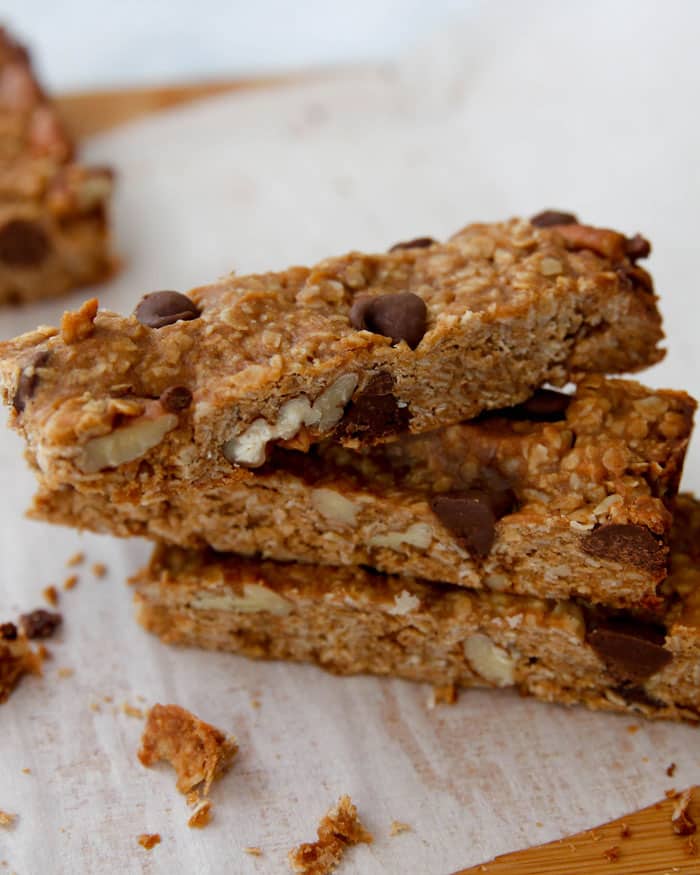 Peanut Butter Chocolate Chip Granola Bars-just a few ingredients in these simple to make bars will give you the energy to get through the day!