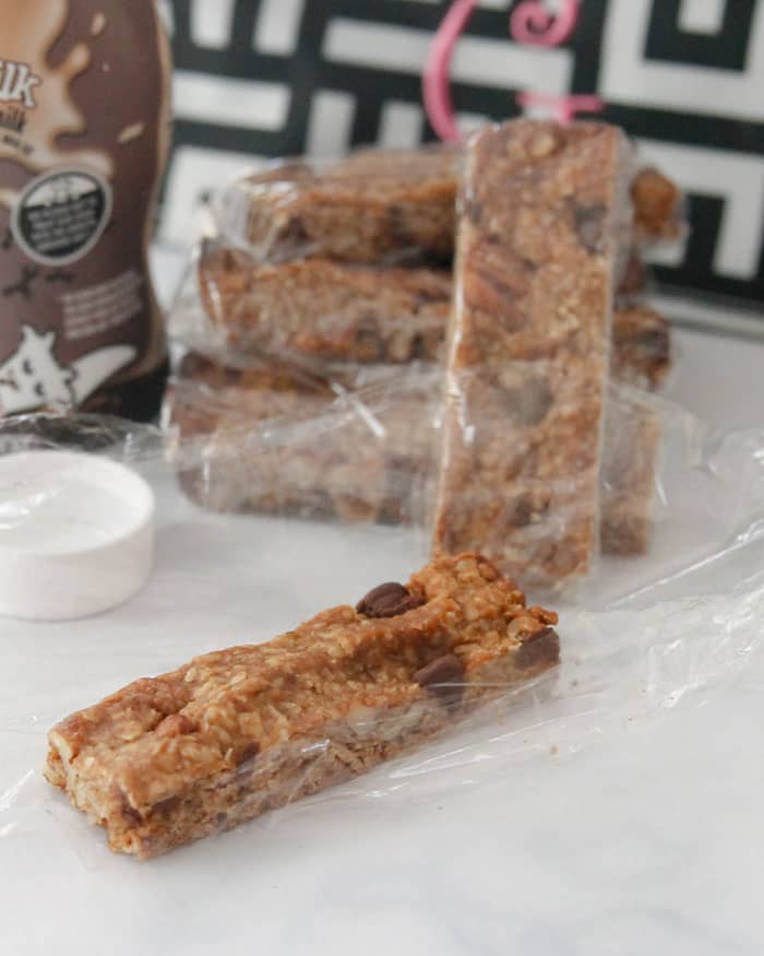 Peanut Butter Chocolate Chip Granola Bars-just a few ingredients in these simple to make bars will give you the energy to get through the day! 