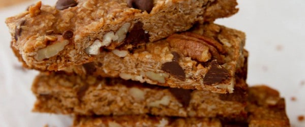Peanut Butter Chocolate Chip Granola Bars-just a few ingredients in these simple to make bars will give you the energy to get through the day!