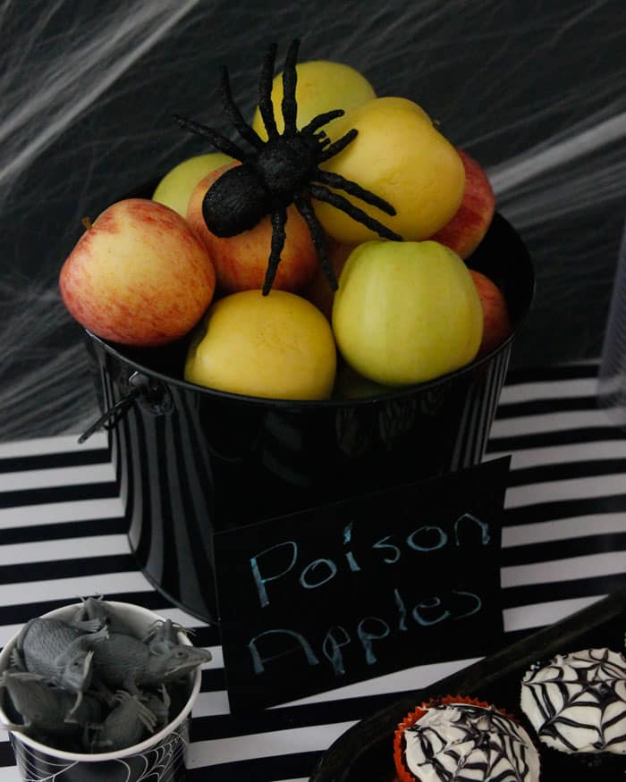 Turn apples into "poison applse" with a cute sign