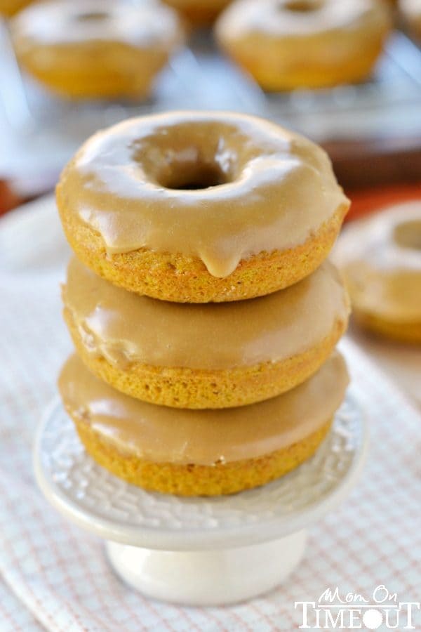 Baked Pumpkin Spice Donuts with Maple Glaze by momontimeout.com