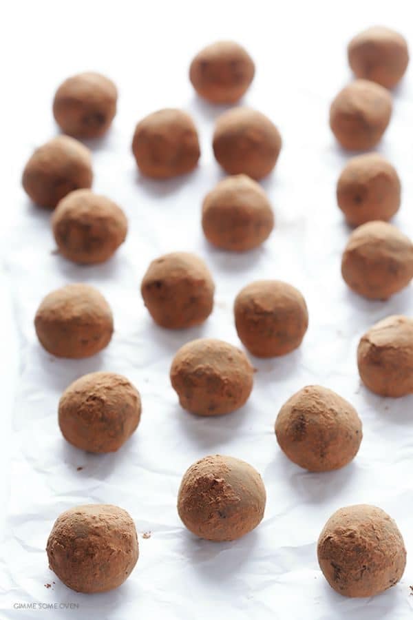 5-Ingredient Whiskey Dark Chocolate Truffles by gimmesomeoven.com