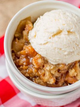 This Skillet Caramel Apple Crumble
