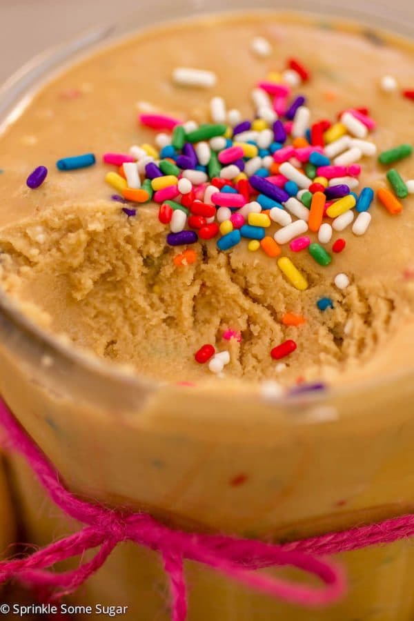 Funfetti Golden Oreo Butter is such a fun treat! Perfect for gift-giving, too!