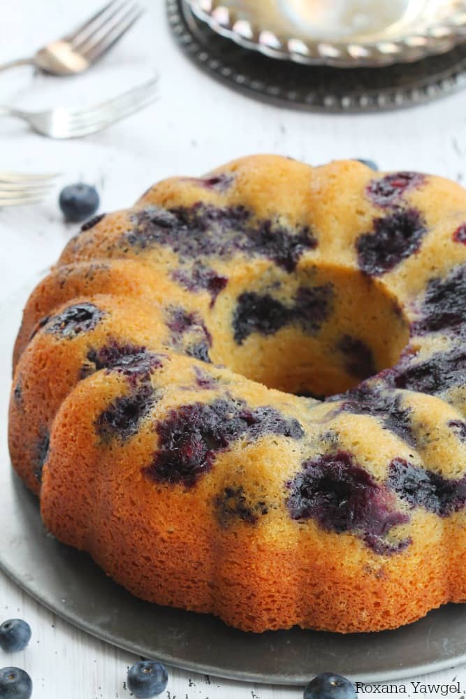 Blueberry bundt cake - Chocolate Chocolate and More!