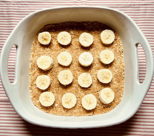 The Banana Pudding Bars crust with the 1st layer of bananas.