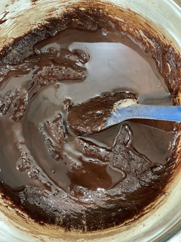 Add in vegetable oil into the mixture.